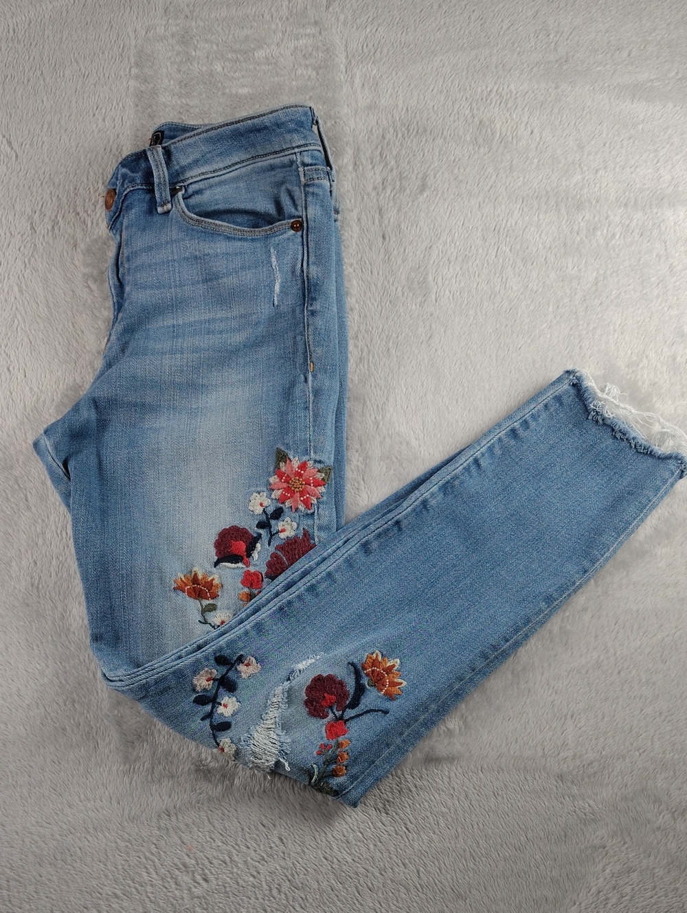 Abercrombie & Fitch Harper Low Rise Ankle Jeans with Floral Embroidery Size 27/4